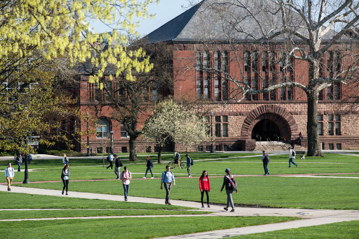 Picture of Hayes Hall on the Oval.